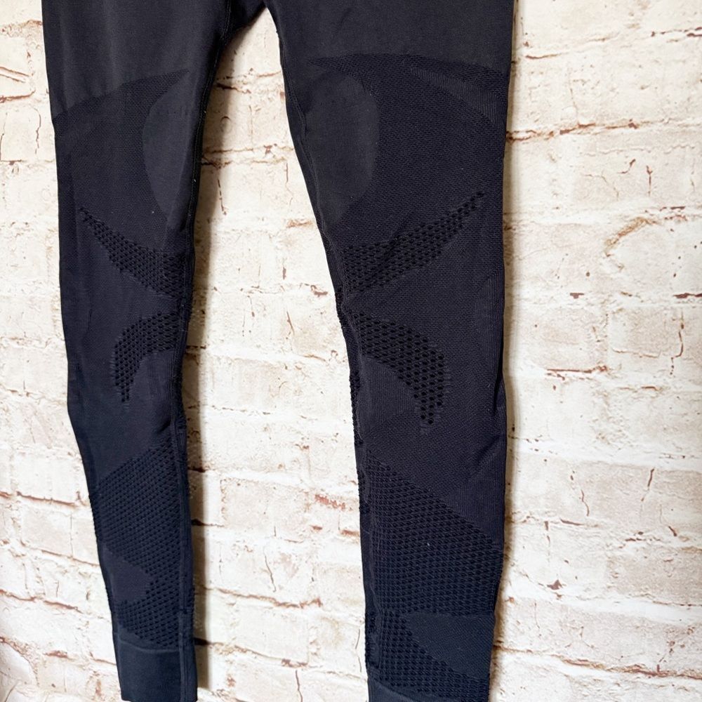 Fabletics seamless eyelet mesh compression leggin… - image 3